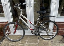 Women’s Hybrid Trek Navigator Bike Aluminium.
