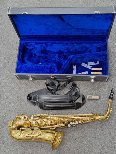 Alto saxophone with case - alto,