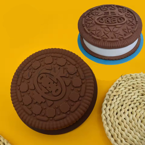 Large oreo biscuit - large,