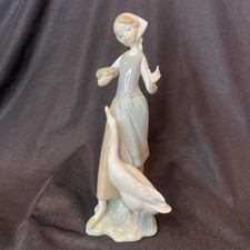Vintage Lladro #1052 Girl