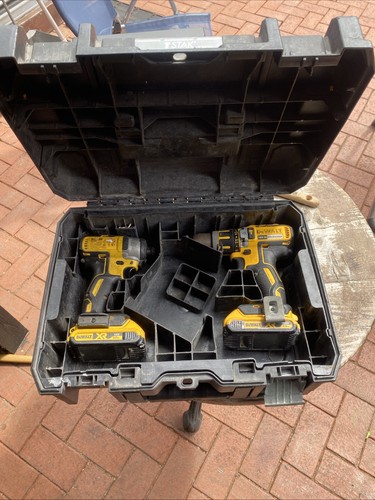 Dewalt 18v 2x2ah brushless - 18v,