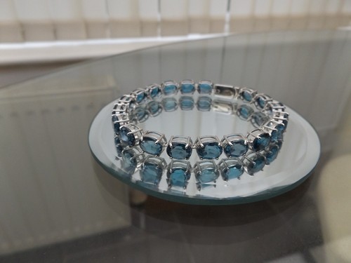 Stunning 40ct 9mm - oval, cut