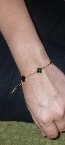 Stunning fashion bracelet - lv,