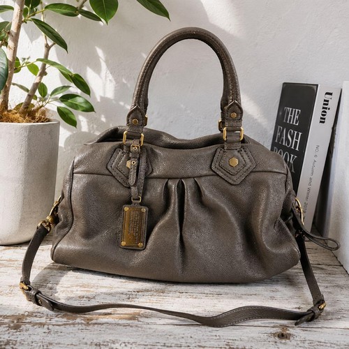 Marc jacobs classic - by, q