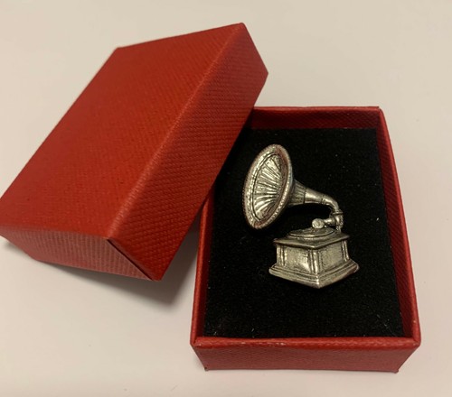 Gramaphone silver pewter pin - gramaphone,