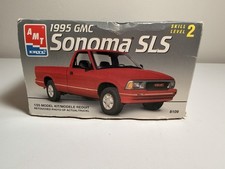 AMT ERTL 1/25 1995 GMC Sonoma SLS Pickup Truck Model