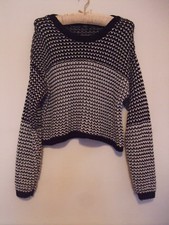 Woman's Crop Top Jumper Black / White