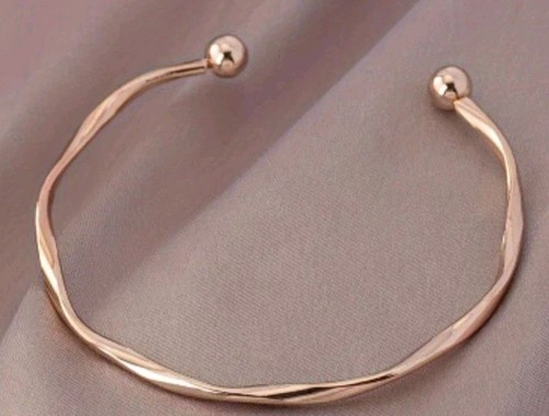 Very pretty rose gold - pretty,