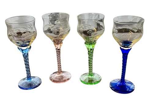 Set four wine glasses - of,