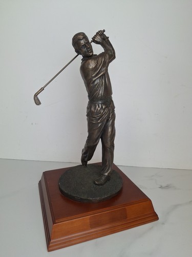 Danbury golfing man - danbury, statue