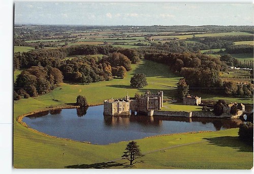 Postcard leeds castle aerial - postcard,