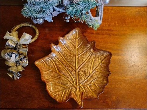 Large golden glass maple leaf - large,