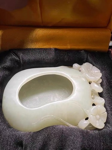 Jade water pot dimensions - jade, pot.