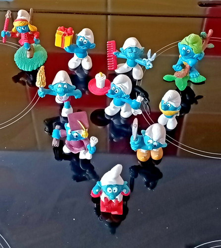 Vintage smurf figures - 10,