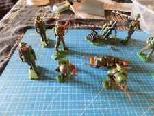 BRITAINS SWOPPET TOY SOLDIERS