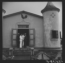 Photo:A cockfighting ring near