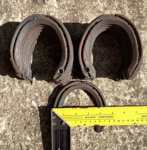 Hind horse shoes - ,
