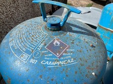CARAVAN/CAMPING GAZ BOTTLES X 2 WITH REGULATOR. ( EMPTY )