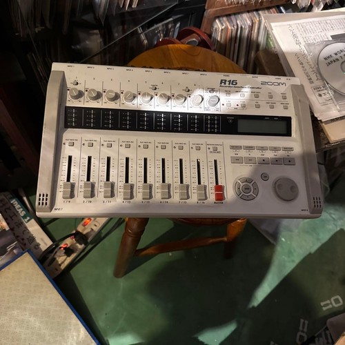 Zoom r16 multitrack recorder - zoom,
