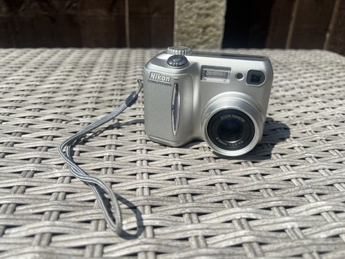 Nikon coolpix 885 digicam - nikon,