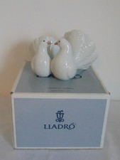 LLADRO   COUPLE OF DOVES 1169