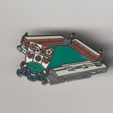 BARNET F.C. Club Crested Ground Enamel Badge 