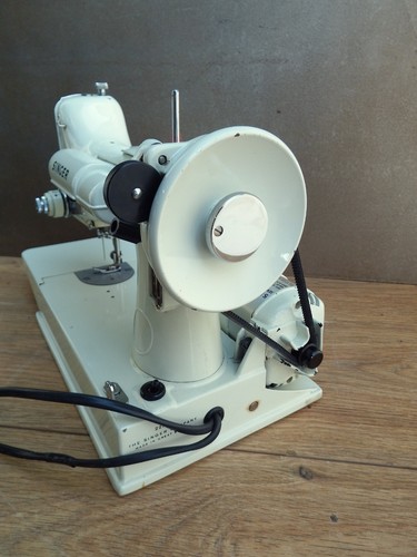 Singer featherweight white - singer,