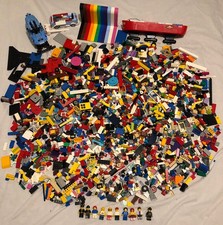 3 KG LOOSE LEGO BULK LOT + 10 MINIFIGURES. 3kg. BRICKS BOARDS CITY, 4 BK13