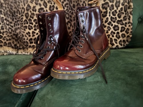 Martens women size 8 - dr.,