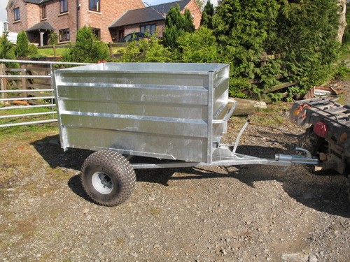 Tipping trailer for use - , with
