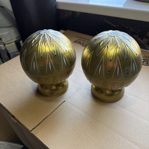 Pair collectable gold xmas - collectable,
