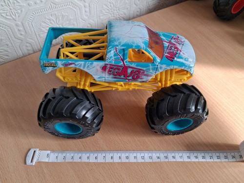 Hot wheels oversized - hot,