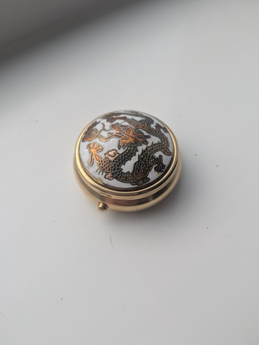 Vintage dragon round gold tone - vintage,