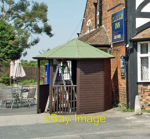 Photo 6x4 smoking shelter - photo,