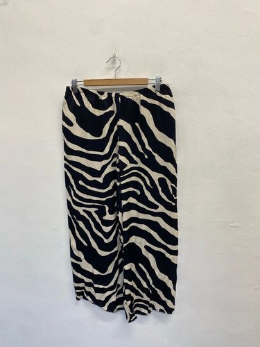 Gorgeous topshop zebra black