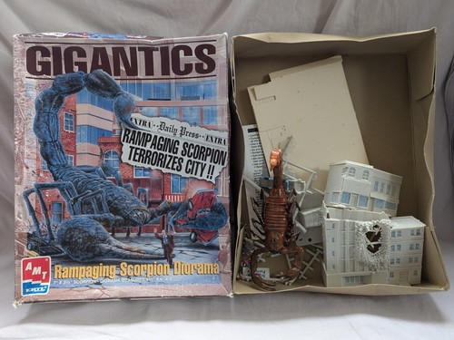 Amt ertl gigantics rampaging - gigantics,