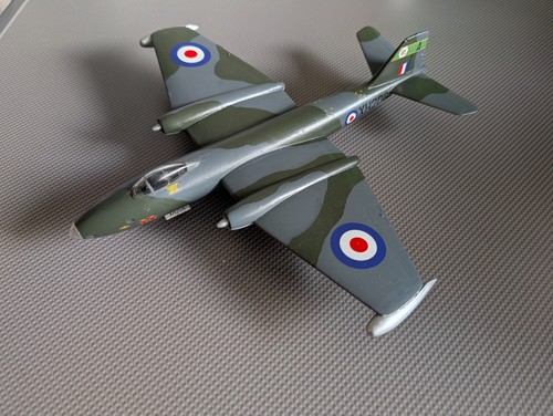 Revell bac canberra - b(i).8,, 3