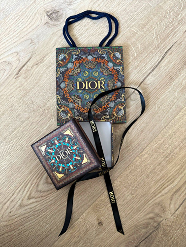 Dior gift boxes with ribbon - gift,