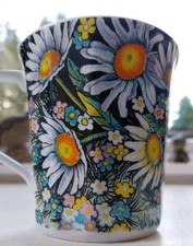 Floral/Daisy patterned Chodziez China mug