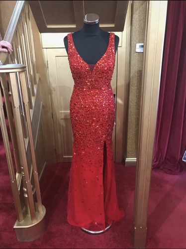 Red carpet ready - red,