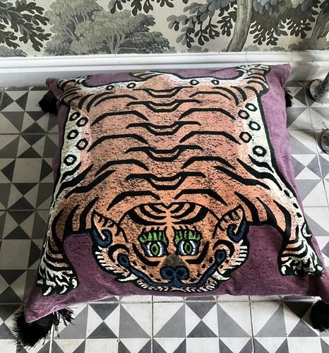 House hackney saber - house,