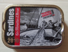 empty sardine box vintage 2010