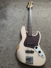 Fender / Flea Jazz Bass Road