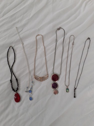 Costume jewellery - x,