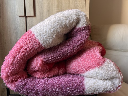Cosy red check throw - red,