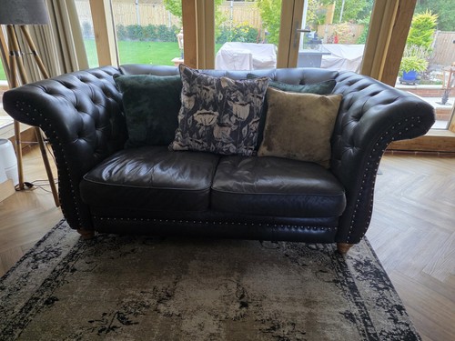 Large chesterfield seater - large,