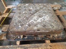 D400 access manhole cover & Frame Ductile Iron 600mm x 600mm Keyhole Lift 