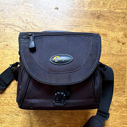 Lowepro nova camera - 1,