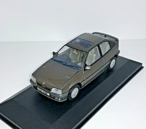 Corgi vanguards vauxhall - corgi, astra