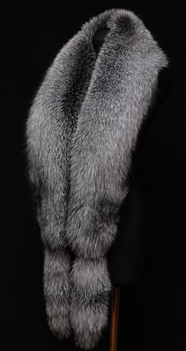 One left saga furs - saga,